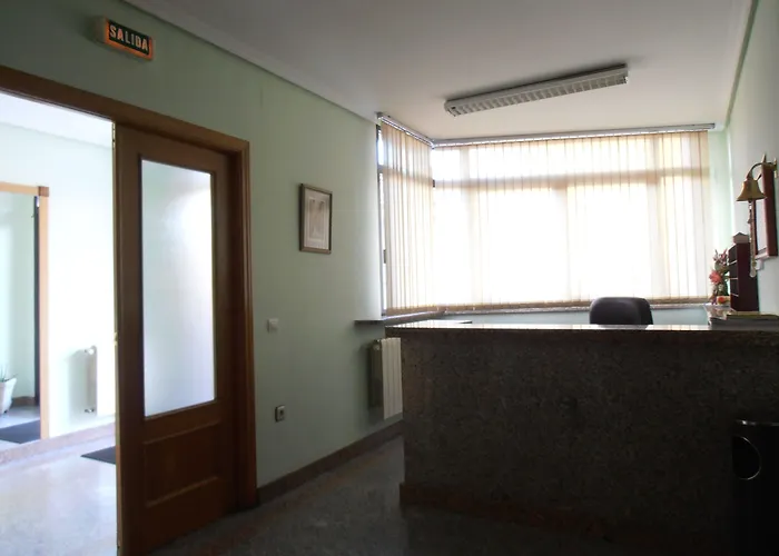 ** Ec 招待所 莱昂