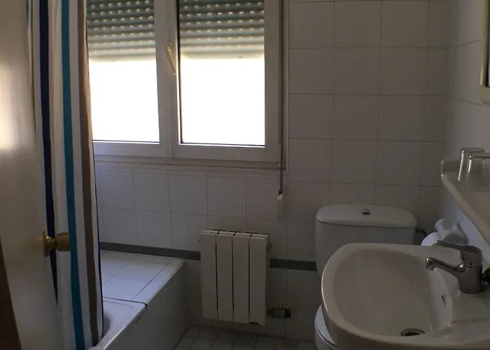 ** Ec 招待所 莱昂