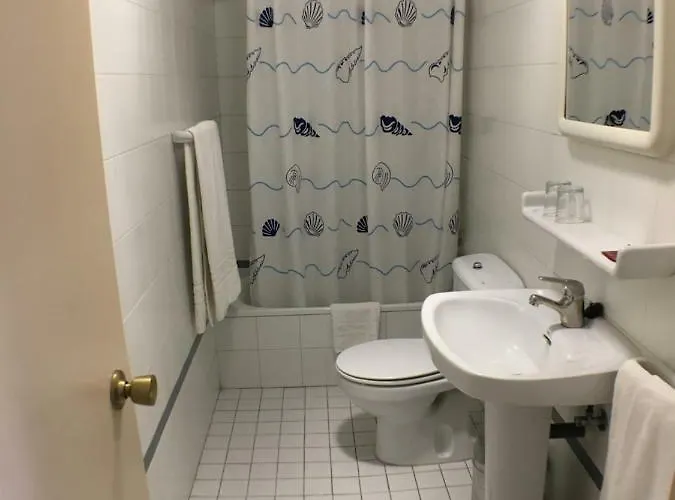 招待所 ** Ec 莱昂