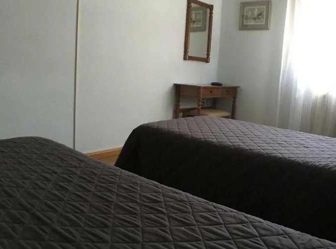 招待所 ** Ec 莱昂